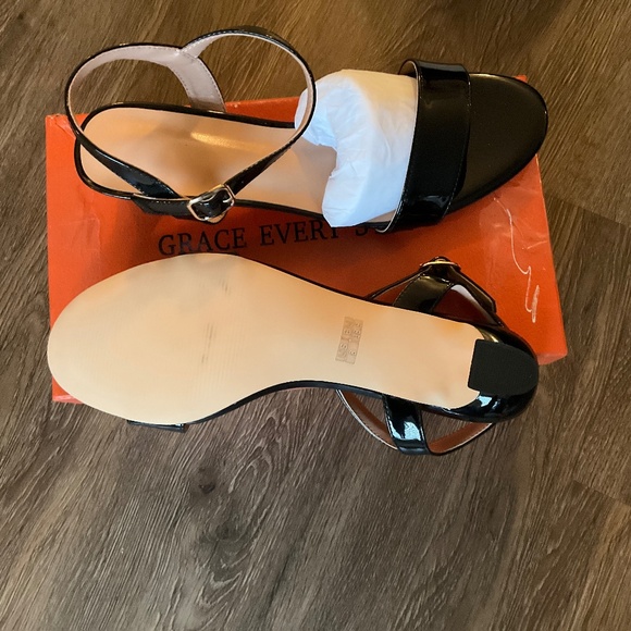 Ladies dress shoes - Picture 1 of 2